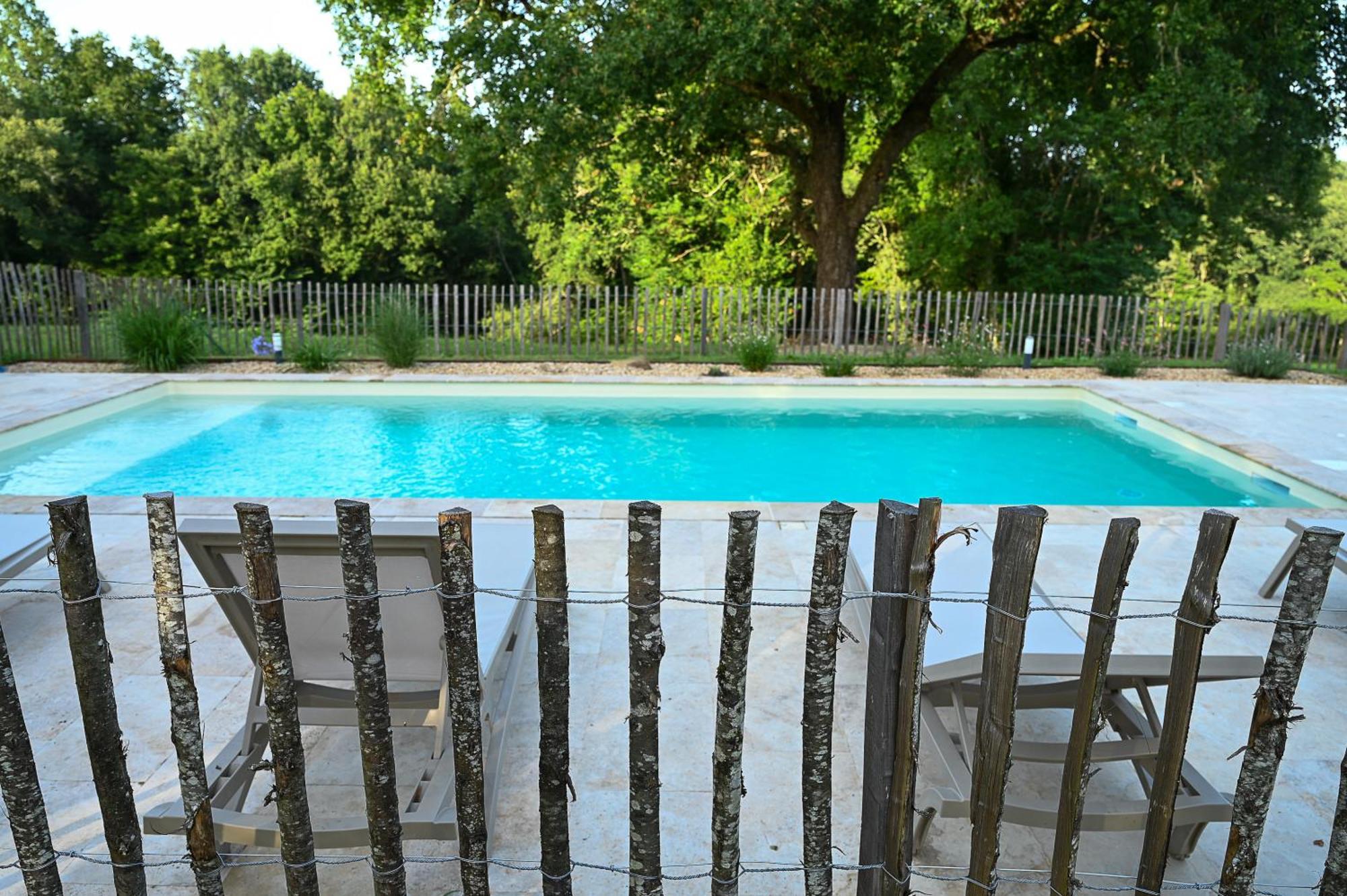 Gite Les Mareillauds - Piscine Salon Extérieur photo